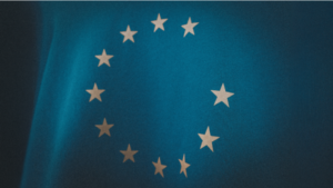 Europaflagge mit goldenen Sternen im Kreis